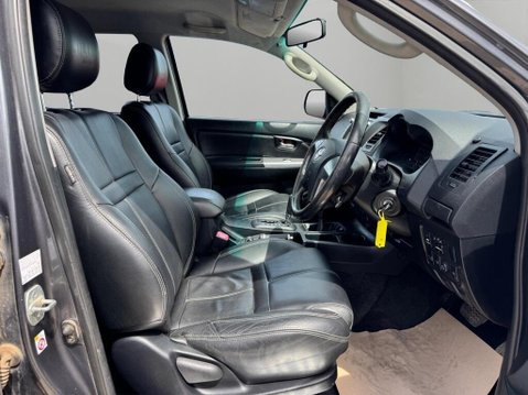 Toyota Hilux 3.0 D-4D Invincible Auto 4WD Euro 5 4dr 12