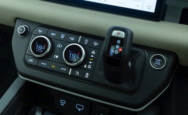 Land Rover Defender 110 XS Edition P400 22