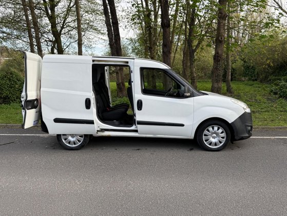 Vauxhall Combo 1.5 Turbo D 2300 Dynamic Crew Van L2 Euro 6 4dr