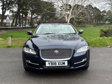 Jaguar XJ 3.0d V6 Portfolio Saloon 4dr Diesel Auto Euro 6 (s/s) (300 ps) 11