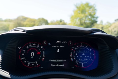 Aston Martin DBX 707 17