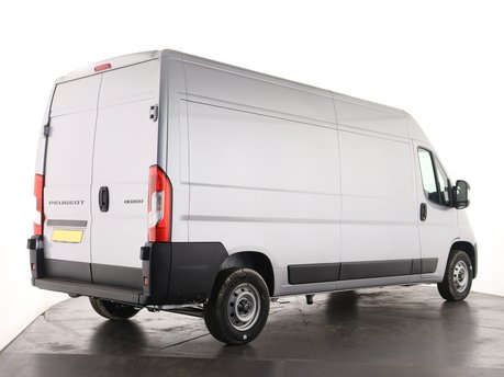 Peugeot Boxer 335 L3H2 2.2 BlueHDi 140 Professional Auto 4