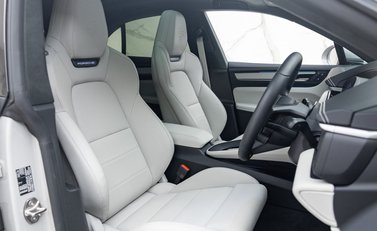Porsche Macan Turbo Electric 11