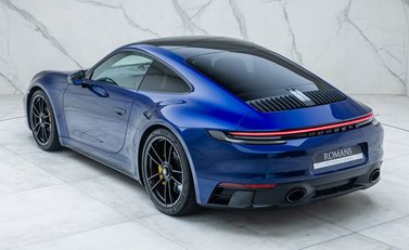 Porsche 911 Carrera GTS (992) 9