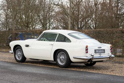 Aston Martin DB4 Series III 4
