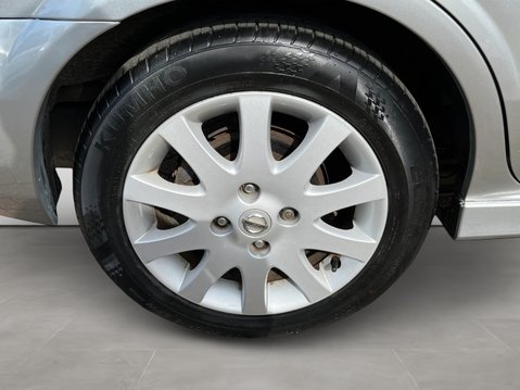 Nissan Almera 1.8 16v SXE 5dr 34