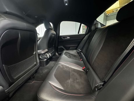 Alfa Romeo Giulia 2.9 V6 Bi-Turbo Quadrifoglio Saloon 4dr Petrol Auto Euro 6 (s/s) (510 ps) 25