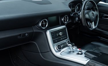 Mercedes-Benz SLS AMG 17