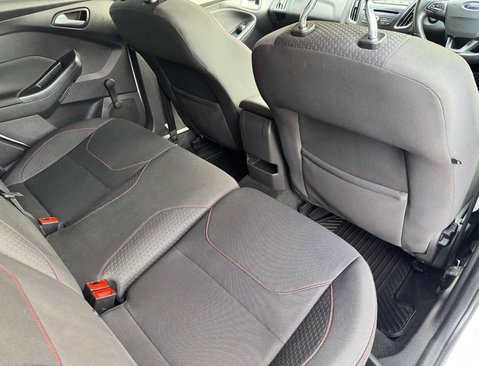 Ford Focus 1.0 Focus ST-Line 5dr 33