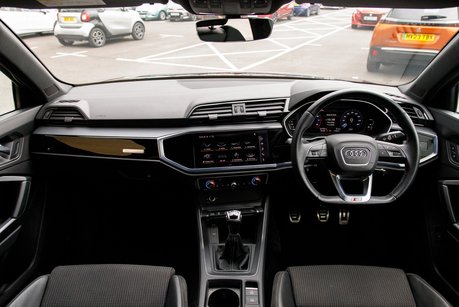 Audi Q3 TFSI S LINE BLACK EDITION