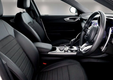 Alfa Romeo Giulia 2.0 Giulia Sprint TB Auto 4dr 36