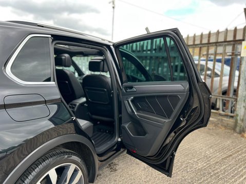 Volkswagen Tiguan R-LINE TDI BMT 4MOTION DSG 66