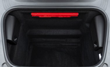 Porsche 718 Cayman GT4 27