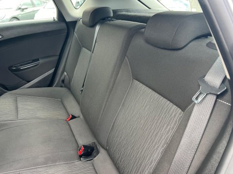 Vauxhall Astra 1.4 16v Exclusiv Euro 5 5dr 28