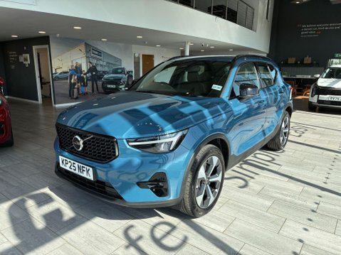 Volvo XC40 2.0 B4 MHEV Plus Dark DCT Auto Euro 6 (s/s) 5dr 1