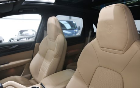Porsche Cayenne V6 Platinum Edition - PTS Colour and Incredible Specification 17