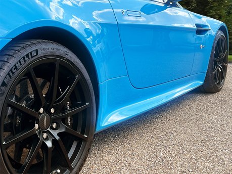 Aston Martin Vantage S V12 27