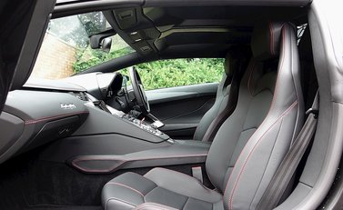 Lamborghini Aventador LP 700-4 Roadster 4