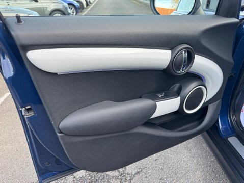 Mini Hatch COOPER 4
