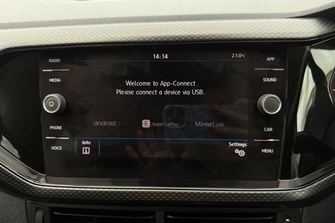 Volkswagen T-Cross 1.0 SE TSI.. 6 MAIN DEALER SERVICES..APPLE CARPLAY & ANDROID AUTO..STUNNING 18