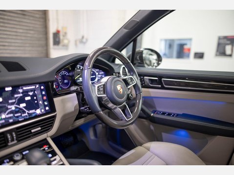 Porsche Cayenne 3.0 V6 E-Hybrid 17.9kWh Platinum Edition TiptronicS 4WD Euro 6 (s/s) 5dr (3 79