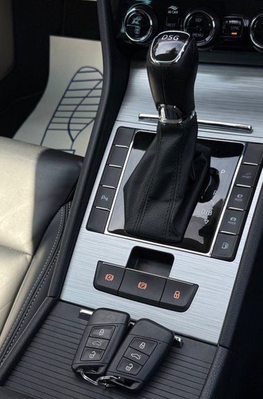 Skoda Superb SE TECHNOLOGY IV DSG - 11 SERVICES AT SKODA -HYBRID AUTOMATIC ESTATE 
