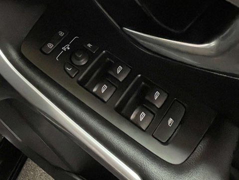 Volvo V40 1.5 V40 R-Design Edition T3 Auto 5dr 11