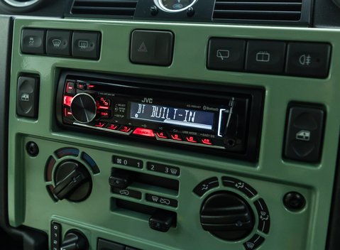 Land Rover Defender 110 HERITAGE 27