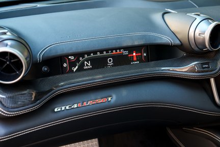 Ferrari GTC4 Lusso T V8 23