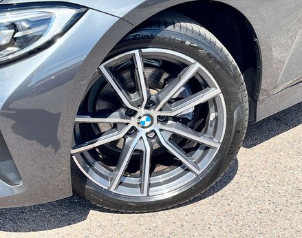 BMW 3 Series 2.0 320i Sport Auto 4dr 3