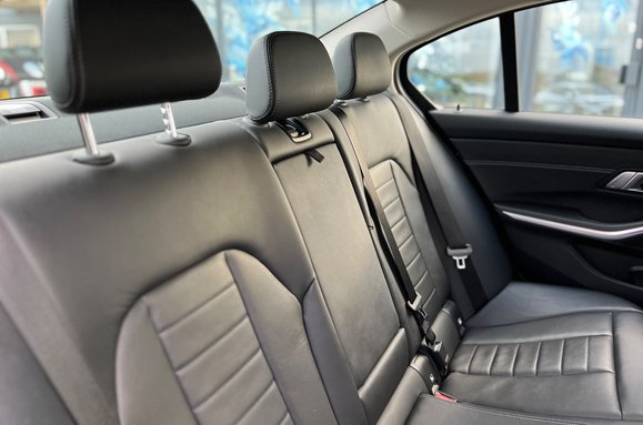 BMW 3 Series 318D SPORT 18