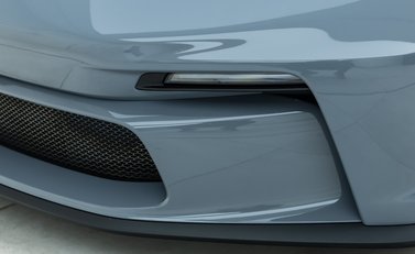 Porsche 911 GT3 Touring (992) 31