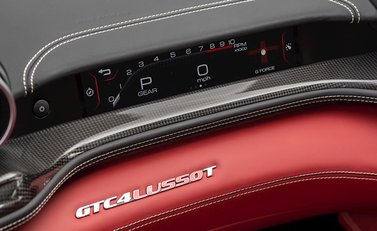 Ferrari GTC4 Lusso T 21