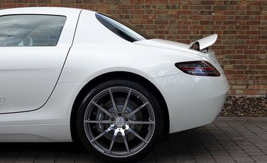 Mercedes-Benz SLS AMG 5