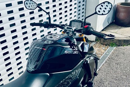 Suzuki GSX GSXS 1000 22