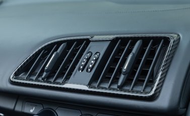 Audi R8 V10 PERFORMANCE CARBON BLACK SPYDER 23