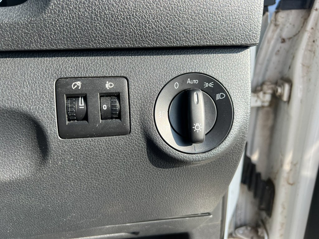 2018 Volkswagen Caddy Maxi AUTO LWB L2H1 Highline C20 Air Con Alloys Camera Nav EURO 6 NO VAT — thumbnail 32 of 51