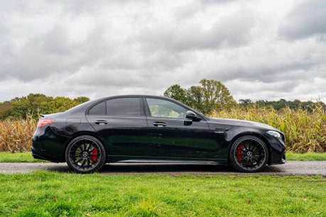 Mercedes-Benz C Class 2.0 AMG C 63 4MATIC SE Night Edition Premium Plus 4WD 4dr