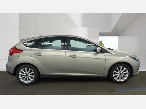 Ford Focus 1.0T EcoBoost Titanium Euro 6 (s/s) 5dr 3