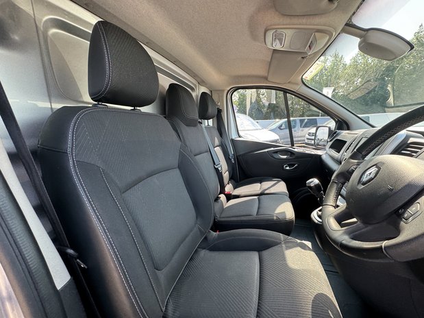Renault Trafic SWB L1H1 [SOLD CR] Low Roof Black Edition SL28 Air Con Nav Sensors EURO 6 N 14