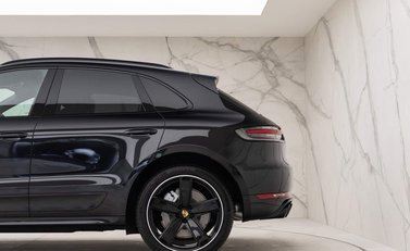 Porsche Macan TURBO PDK 25