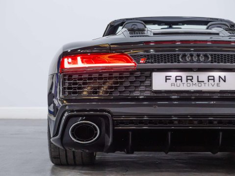 Audi R8 5.2 FSI V10 Spyder 2dr Petrol S Tronic quattro Euro 6 (s/s) (570 ps) 36