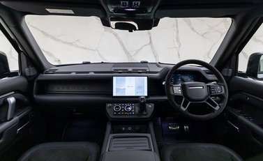 Land Rover Defender 110 V8 17