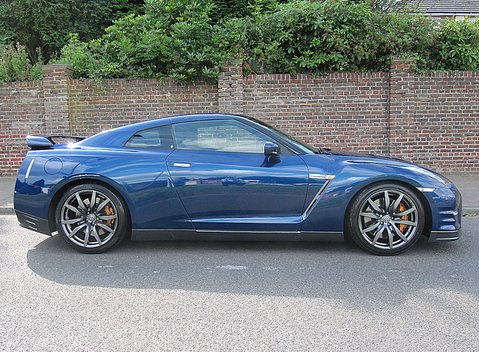 Nissan GT-R Premium Edition 3