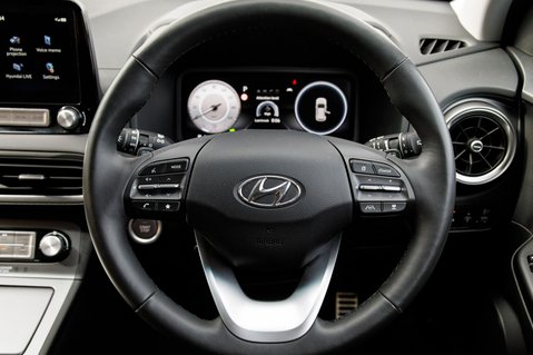 Hyundai KONA PREMIUM 22