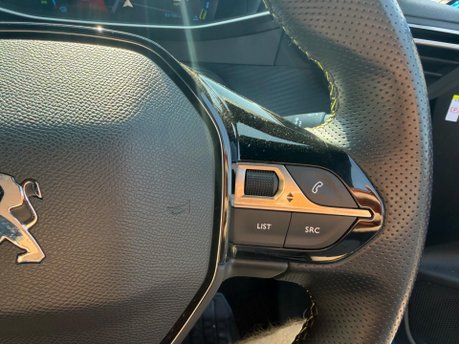Peugeot e-208 GT PREMIUM 16