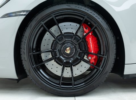 Porsche 911 Carrera GTS (992) 21