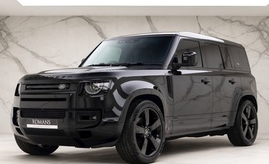 Land Rover Defender 110 V8 Bond Edition 6