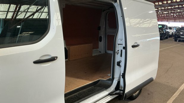 Peugeot Expert XLWB L3H1 Low Roof Professional Premium 2900 Air Con EURO 6 8