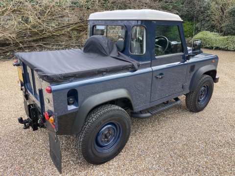 Land Rover Defender 2.4 TDCi Pickup 2dr Diesel Manual 4WD SWB Euro 4 (122 bhp) 21